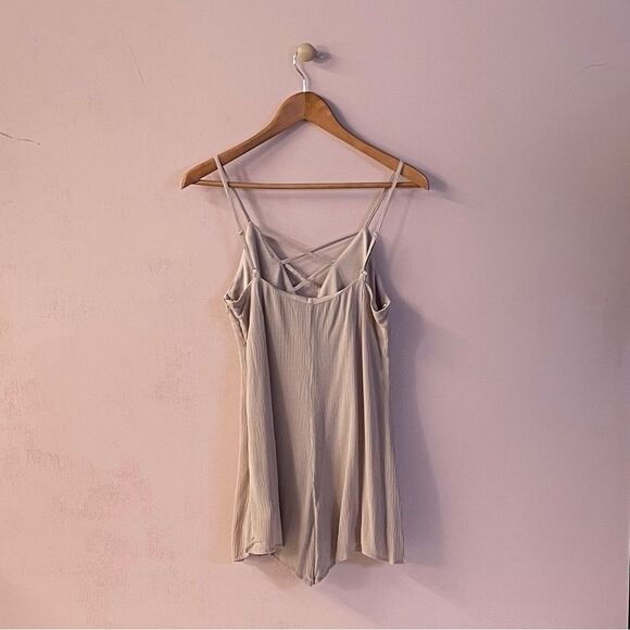 Irene’s Story Fashion On Earth Tannish Blush Romper Size M NWT - Picture 3 of 14